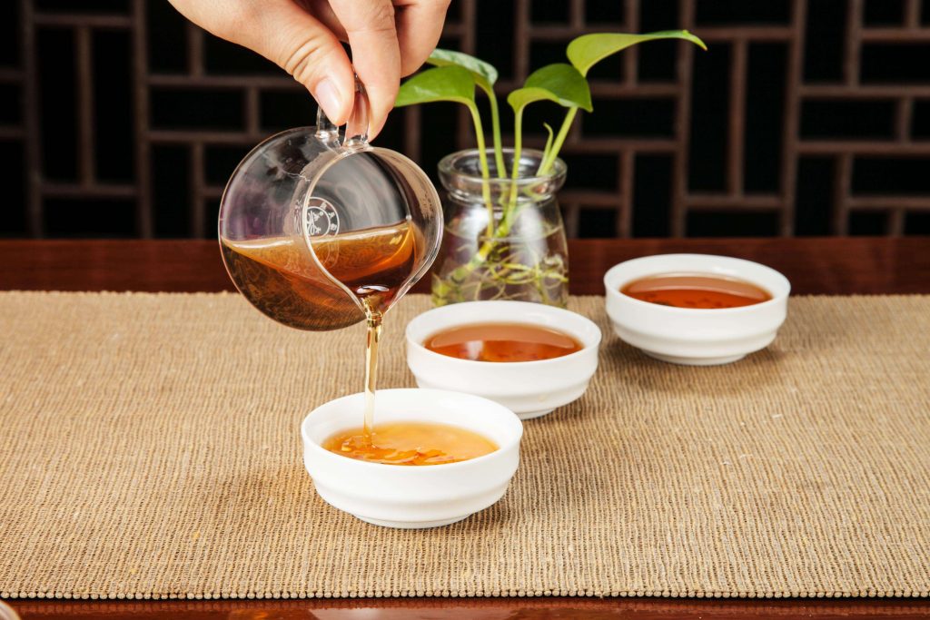 POURING WATER INTO THE TEAPOT/TEA CUPS