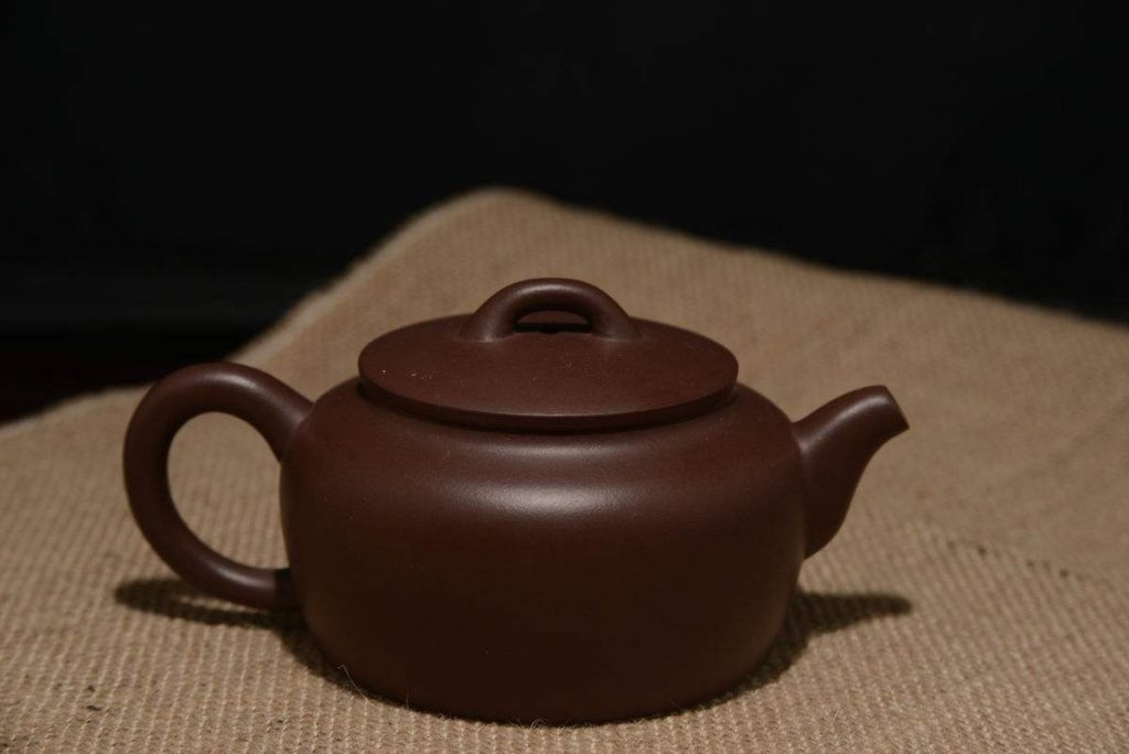 Inscription of Tung King Shun Factory, in Weihaiwei On Purple Clay Teapots