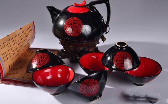 Lacquer Tea Set