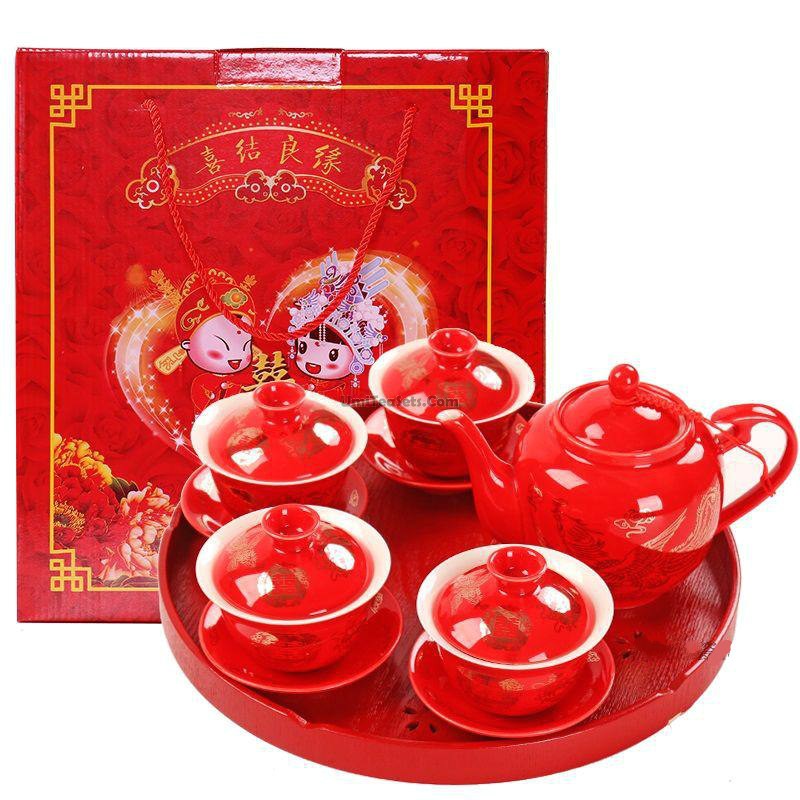 Set of 4 Tea Glasses with Oriental Decoration in Red